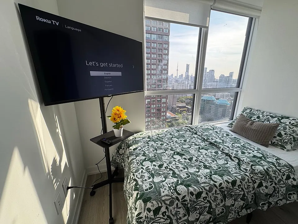 395 Bloor St E #3210A