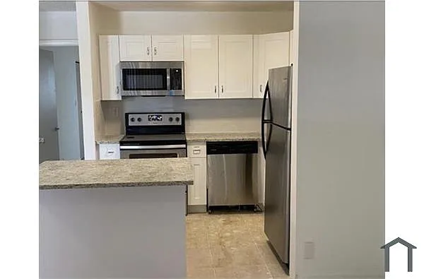 Building Photo - 304 NW 30th Ct #203