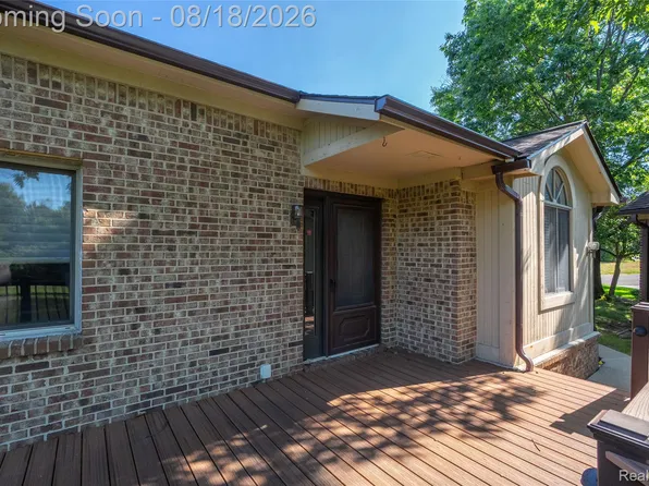7521 Hickory Hill Dr, West Bloomfield, MI 48322