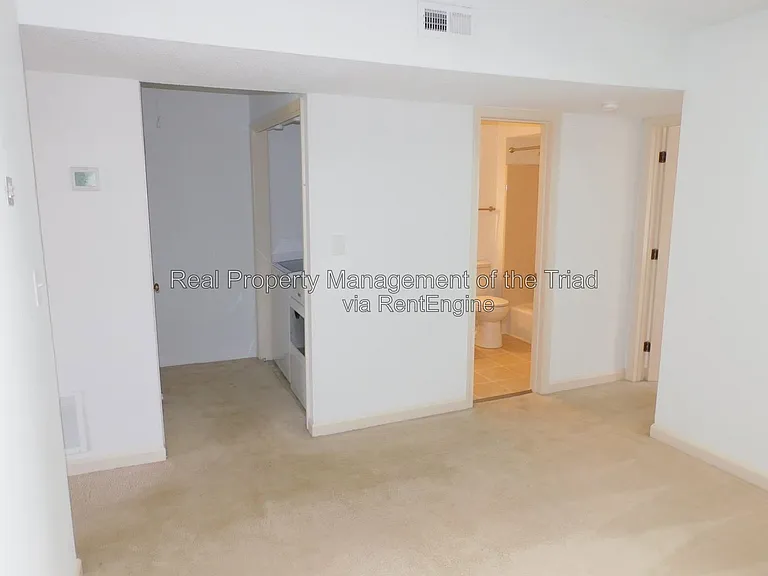 805 W McGee St #B — Photo 19