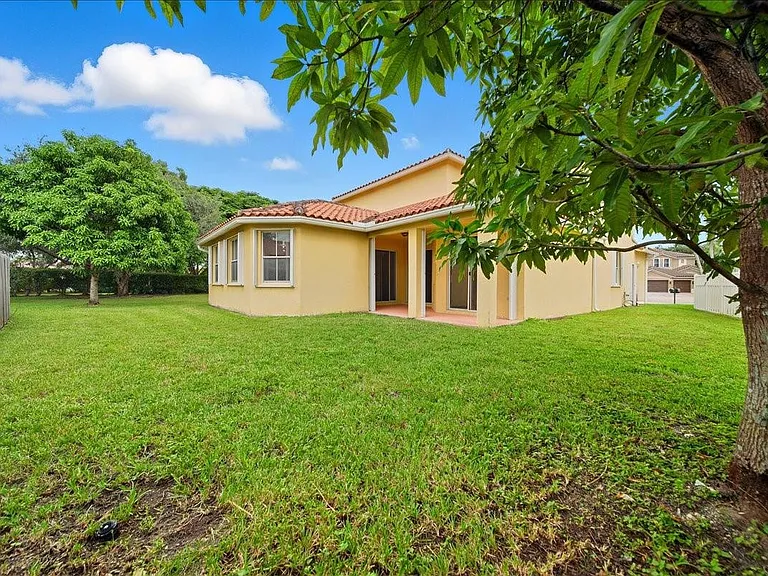 3802 SW 165th Ter — Photo 41