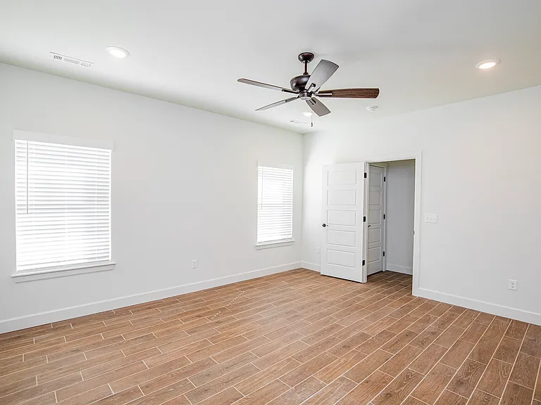 937 Cook Ln — Photo 4