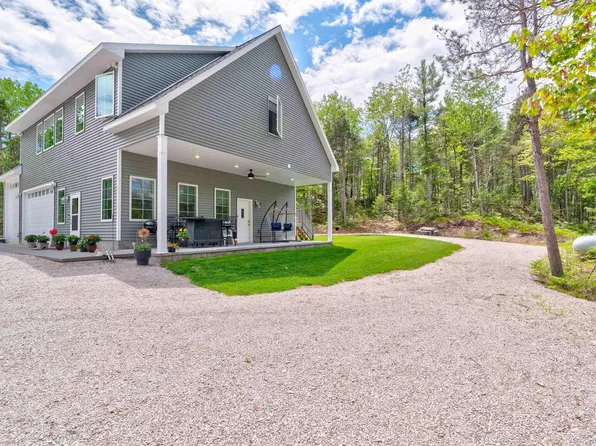 251 S Lake Michigan Rd, Gulliver, MI 49840
