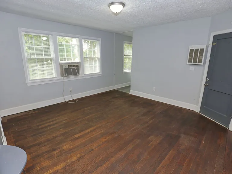 1130 Christine Ave — Photo 2