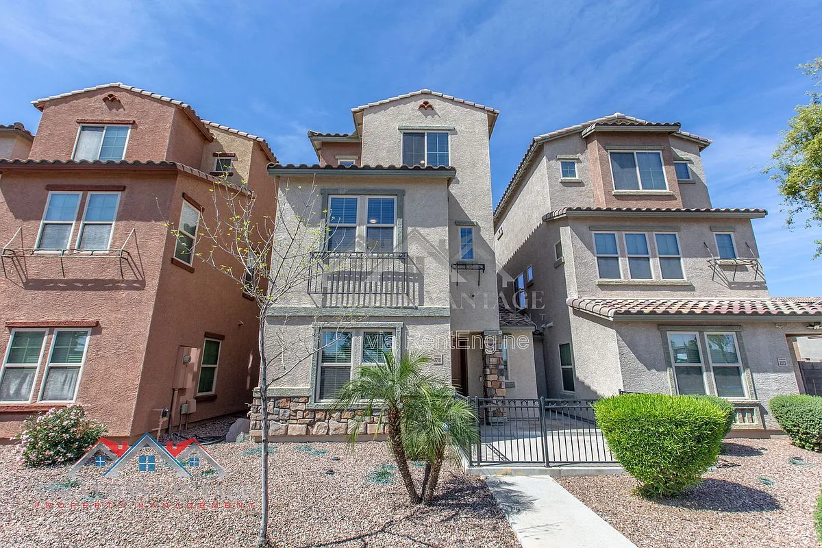 Building Photo - 2218 N 77th Dr