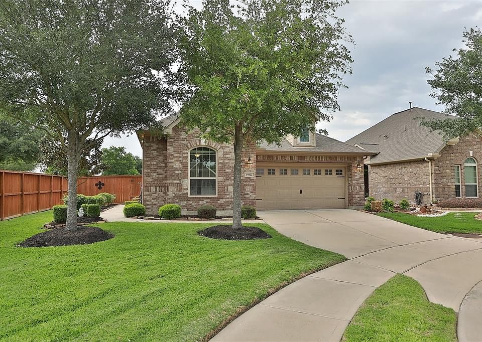 Located in the 55+ community of The Heritage at Towne Lake. The perfect patio home!