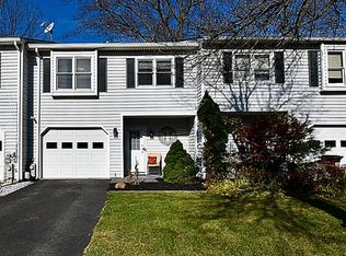 3 Clubhouse Dr, Saratoga Springs, NY 12866