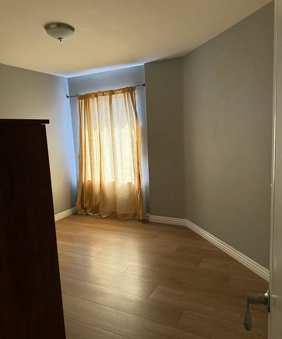 2848 Longhorn St — Photo 2