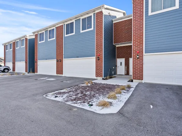 1016 Gillespie Ln, Yorkville, IL 60560