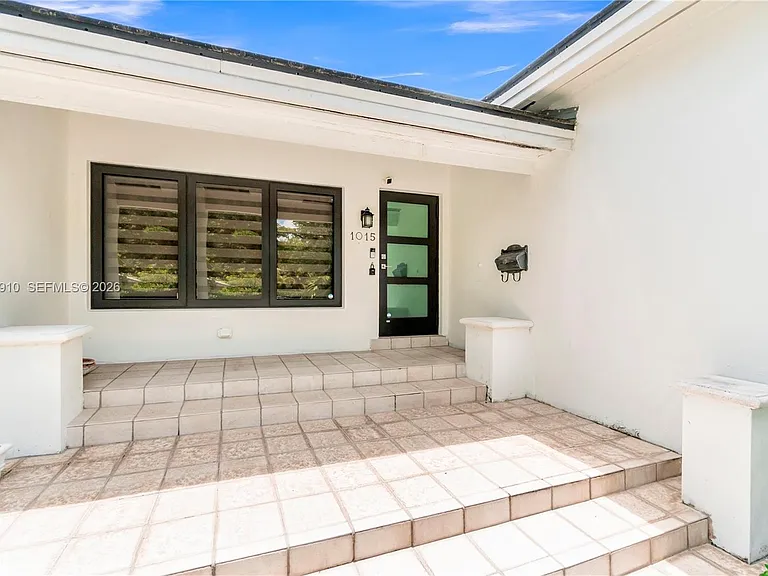 1015 Pizarro St — Photo 50