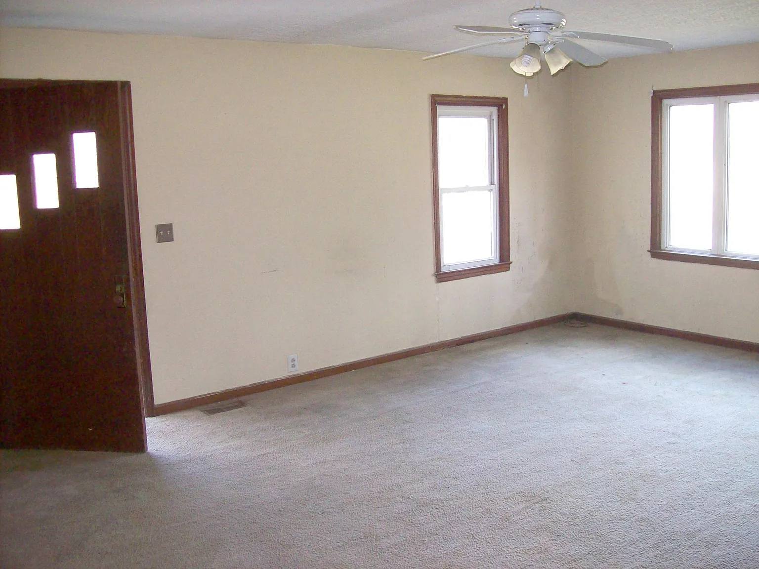 3 bed, 1076 sqft, $950 — Photo 2