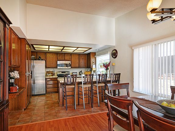 3rd image of 3506 Pleasant Crest Dr