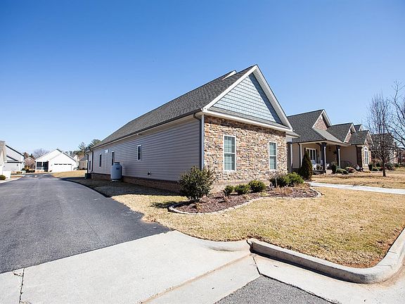 5th image of 303 Capstone Dr