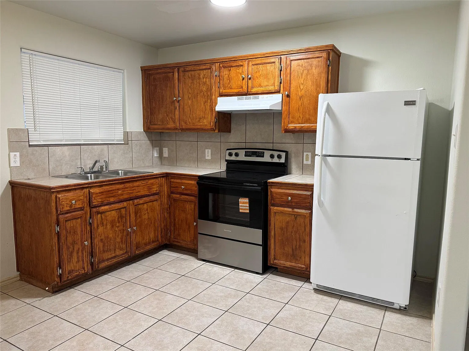 3 bed, 2.0 bath, 1141 sqft, $1,950 — Photo 2