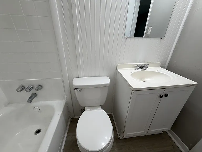 932 Wainwright Ave #1 — Photo 11