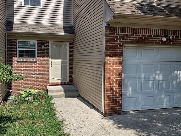 3rd image of 127 Lowell Ct
