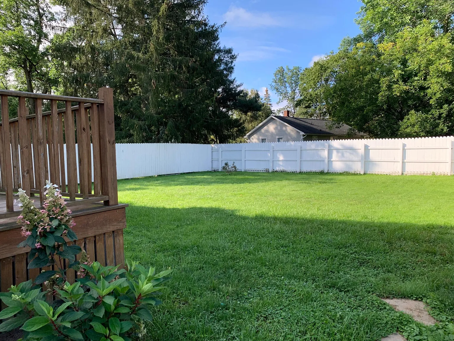 4 bed, 2658 sqft, $2,350 — Photo 2