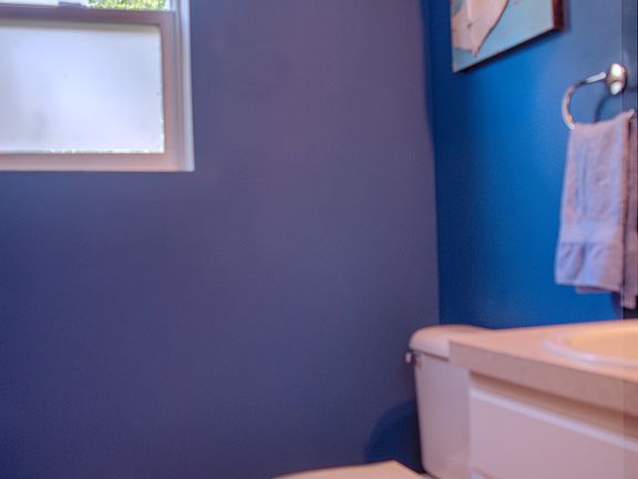 Decorative main floor bath