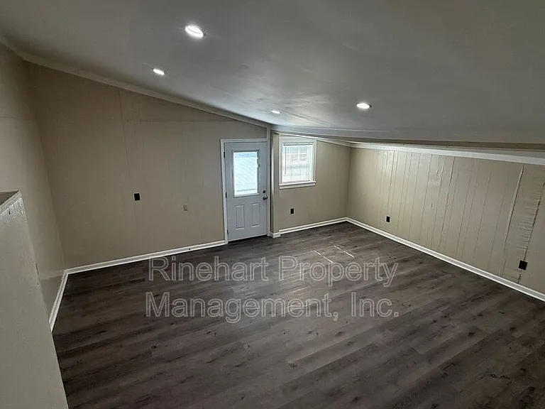 242 Cherry Rd S — Photo 9