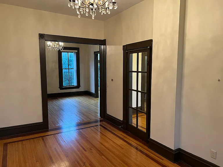 721 W 7th St — Photo 11