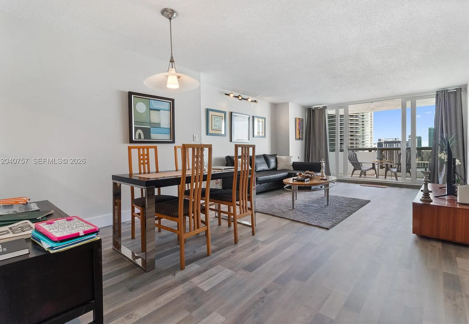 Venetia Condo — Photo 2