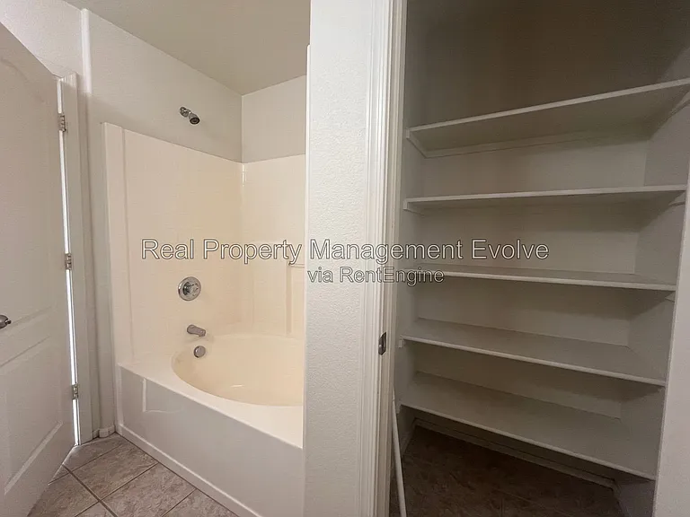 9503 N 82nd Ln — Photo 16