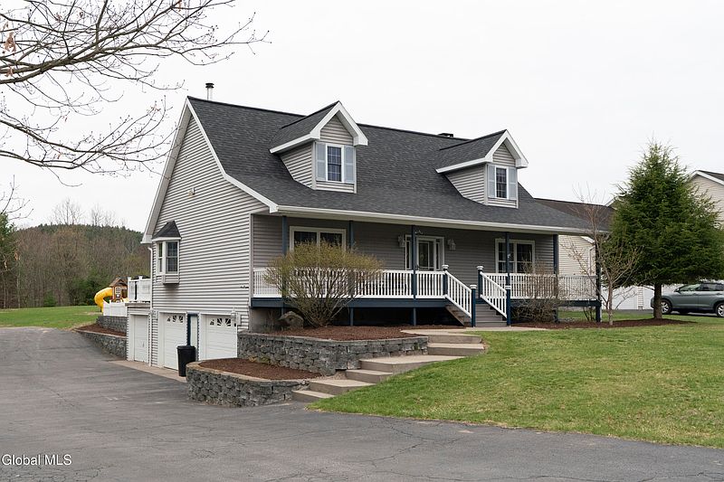 4th image of 93 3rd Avenue