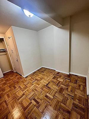 4th image of 34-01 Parsons Blvd #1M