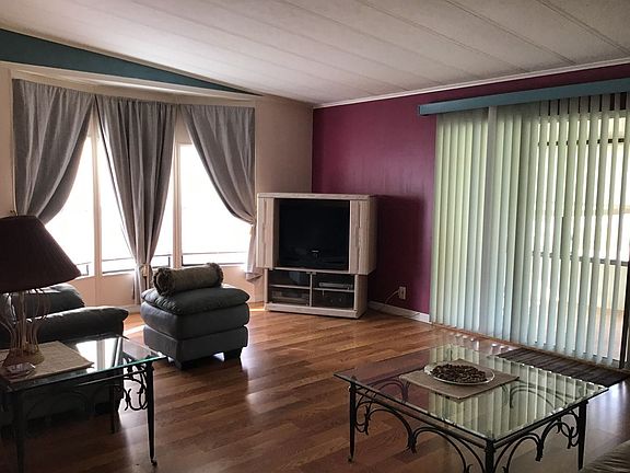 4th image of 340 Windsor Dr