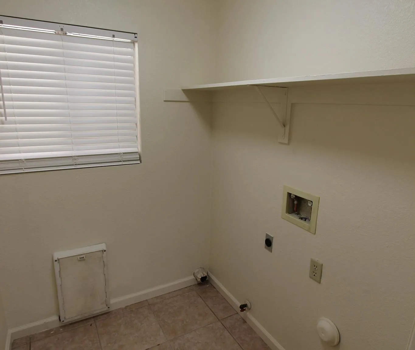 4 bed, 1907 sqft, $2,700 — Photo 3