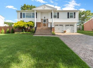 62 Pine Needle St, Howell, NJ 07731