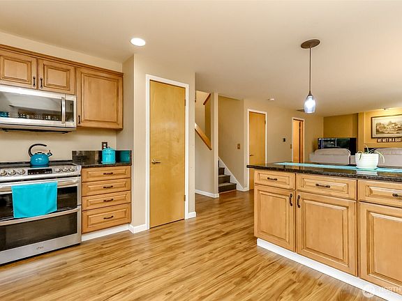 5th image of 1615 57th Avenue NE