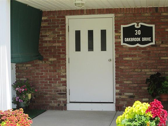 2nd image of 30 Oakbrook Dr APT 5