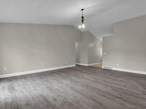 5th image of 825 Lindenhaven Rd