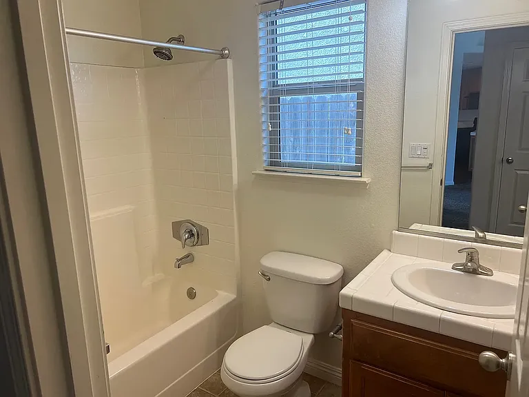 881 Hill Ave — Photo 8