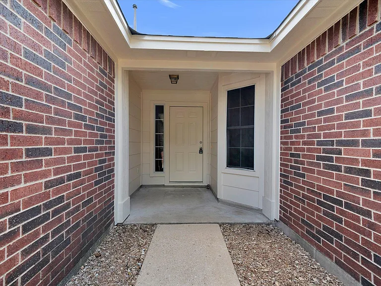 1707 Primrose Ln — Photo 3