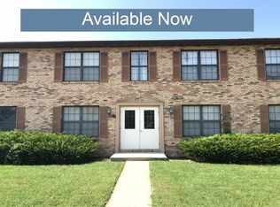 925 Georgetowne Dr, O'Fallon, IL 62269