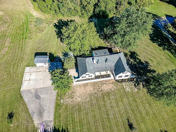 2nd image of 2352 Stubbs Mill Rd
