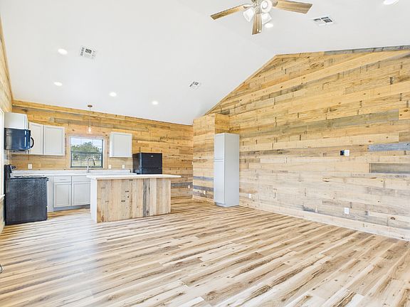 4th image of 157 Hill Country Cabin Ln