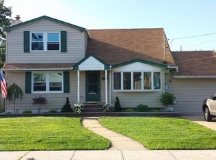 71 Tyrconnell Ave, Massapequa Park, NY 11762