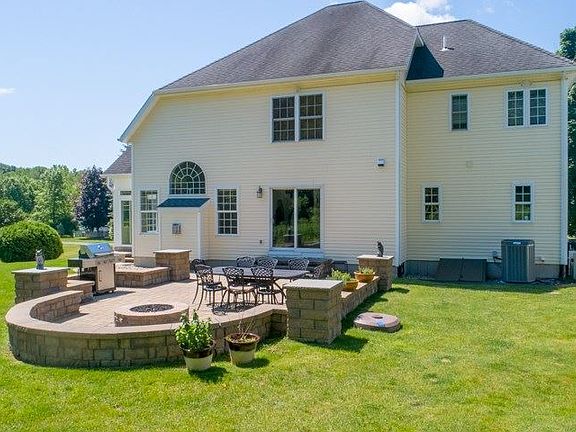 5th image of 15 Burton Dr