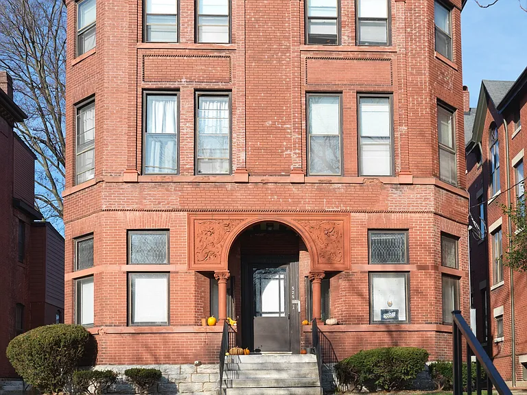 525 W Ormsby Ave #1 — Photo 1