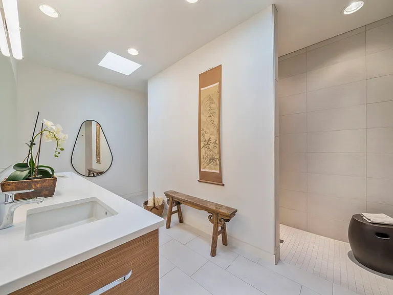 923 NW Albany Ave — Photo 34