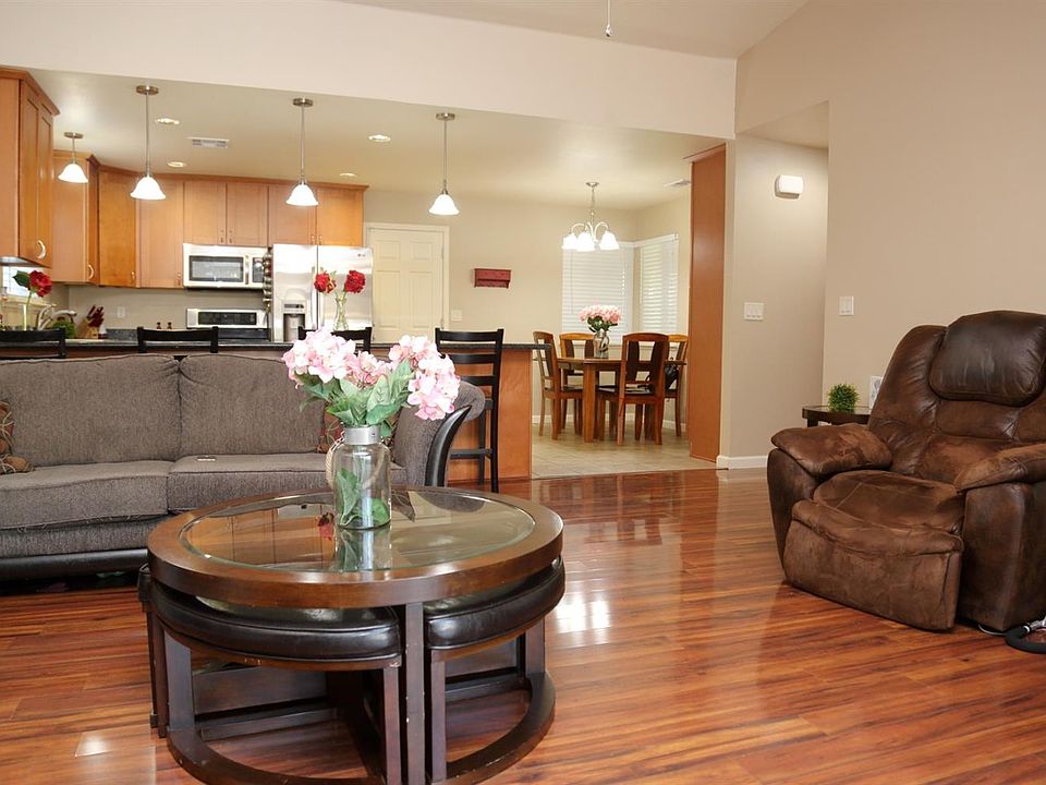 1st image of 1039 Sunnyoak Way