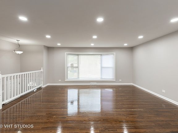 2nd image of 16055 Woodlawn East Ave