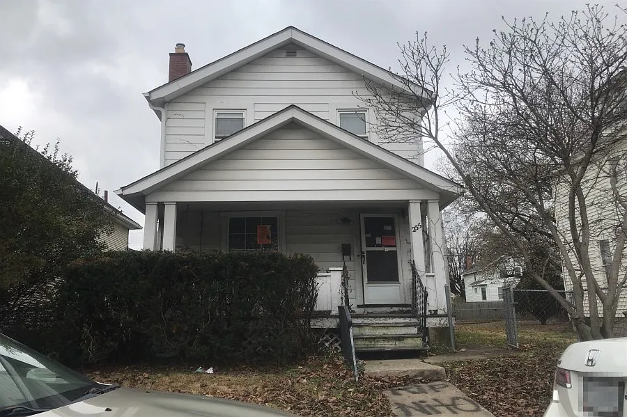 255 S Ogden Ave photo 1