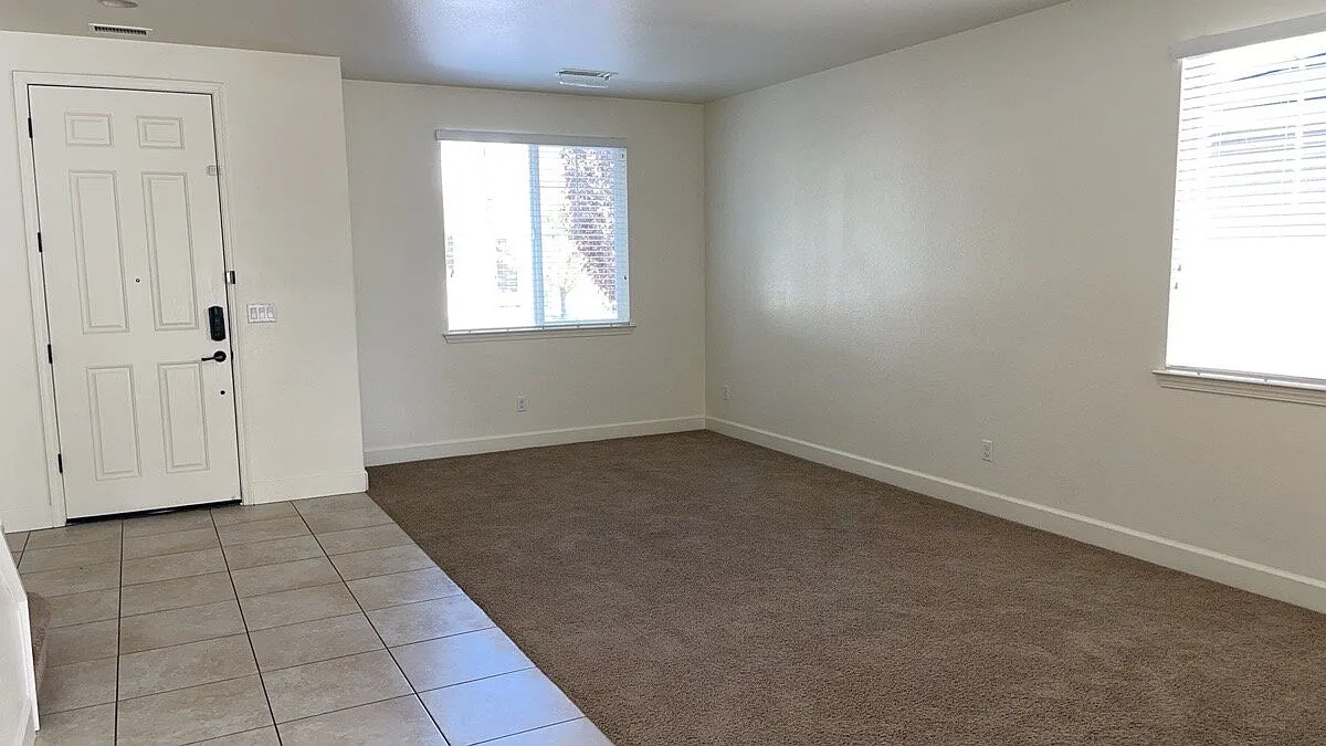 4 Bed, 2.5 Bath Gorgeous Home in South Reno — Photo 4
