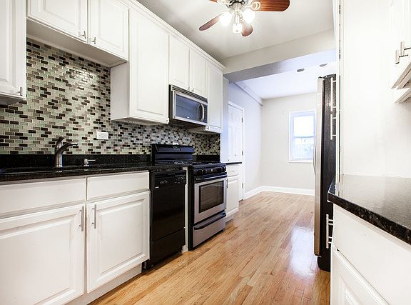 5th image of 1554 E 65th Pl #1E