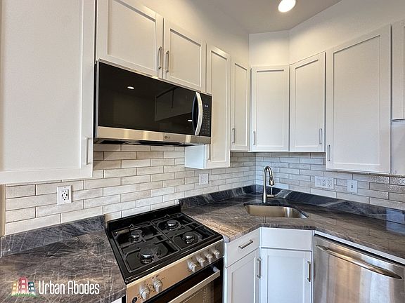 4th image of 2821 W Shakespeare Ave #2R
