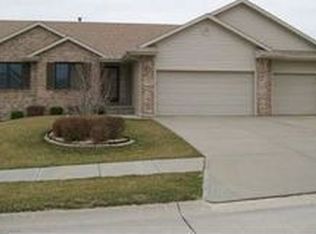 21120 Schofield Dr, Gretna, NE 68028